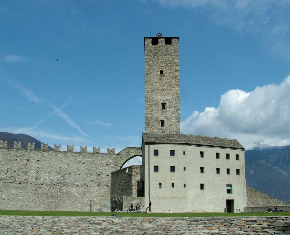 Bellinzona Piazza Collegiata Apartment Bagian luar foto