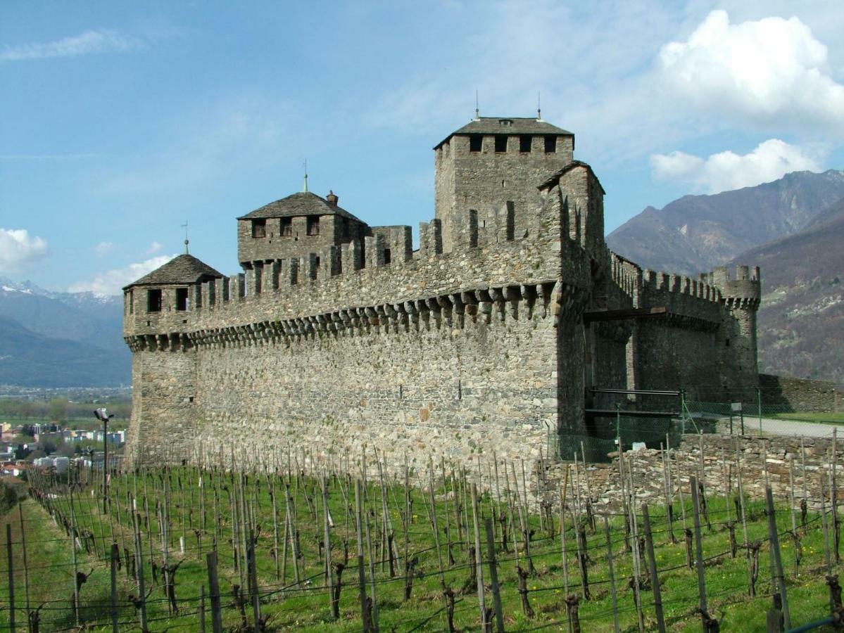 Bellinzona Piazza Collegiata Apartment Bagian luar foto