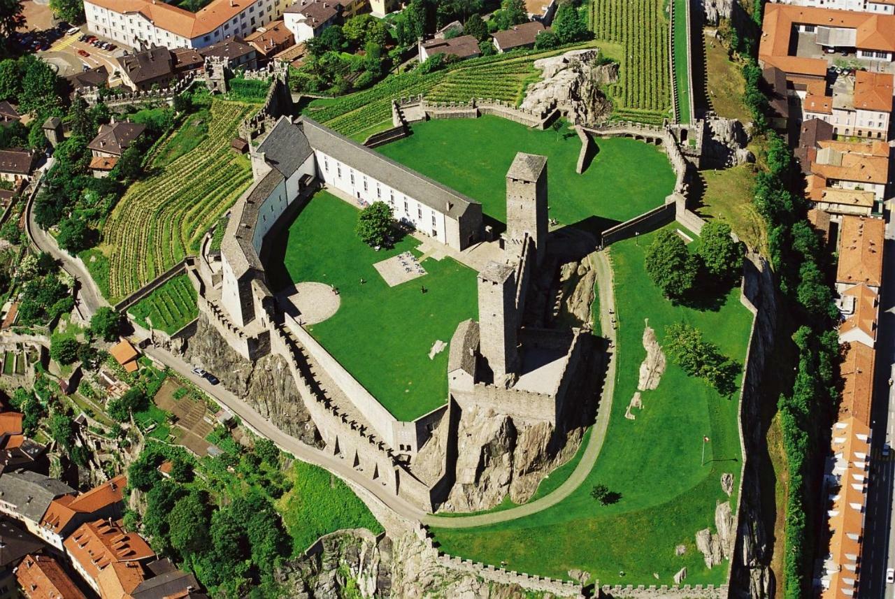 Bellinzona Piazza Collegiata Apartment Bagian luar foto