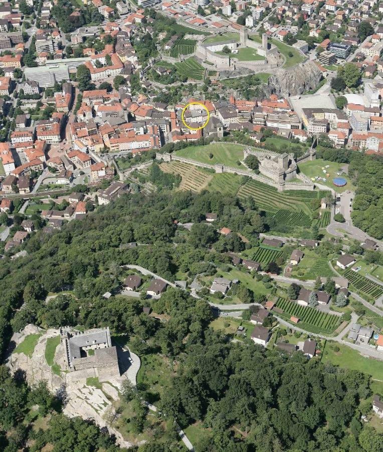 Bellinzona Piazza Collegiata Apartment Bagian luar foto